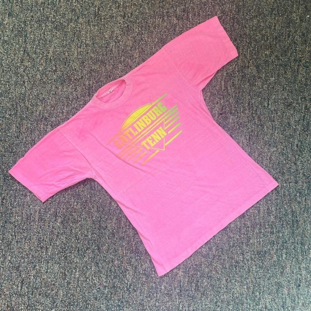 Vintage Single Stitch Pink‎ Gatlinburg Tennessee Tee
